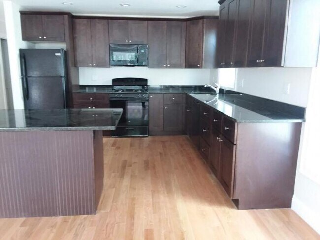 Building Photo - 4 bedroom in Boston MA 02120