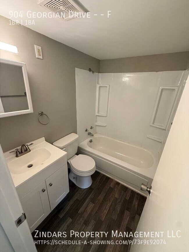 Building Photo - 904 Georgian Dr