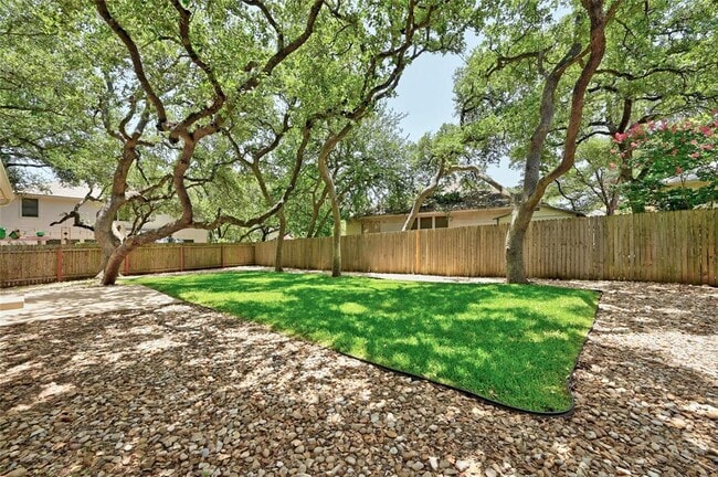 Building Photo - 5703 Marchmont Ln