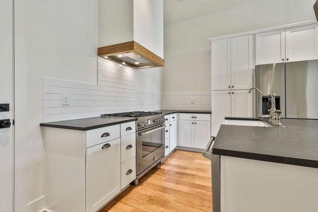 Building Photo - Contemporary 3-Bedroom Trilith Home with T...