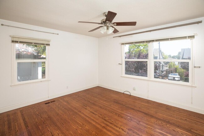 Building Photo - 1437 Cabrillo Ave