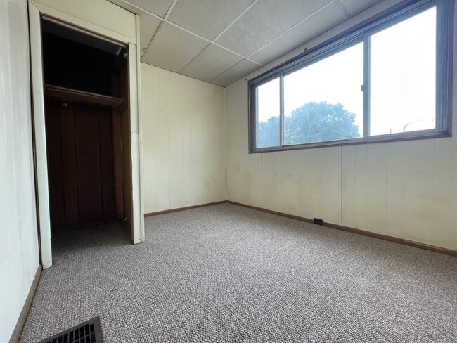 Building Photo - Spacious 3 Bedroom Oakland Townhouse with ...