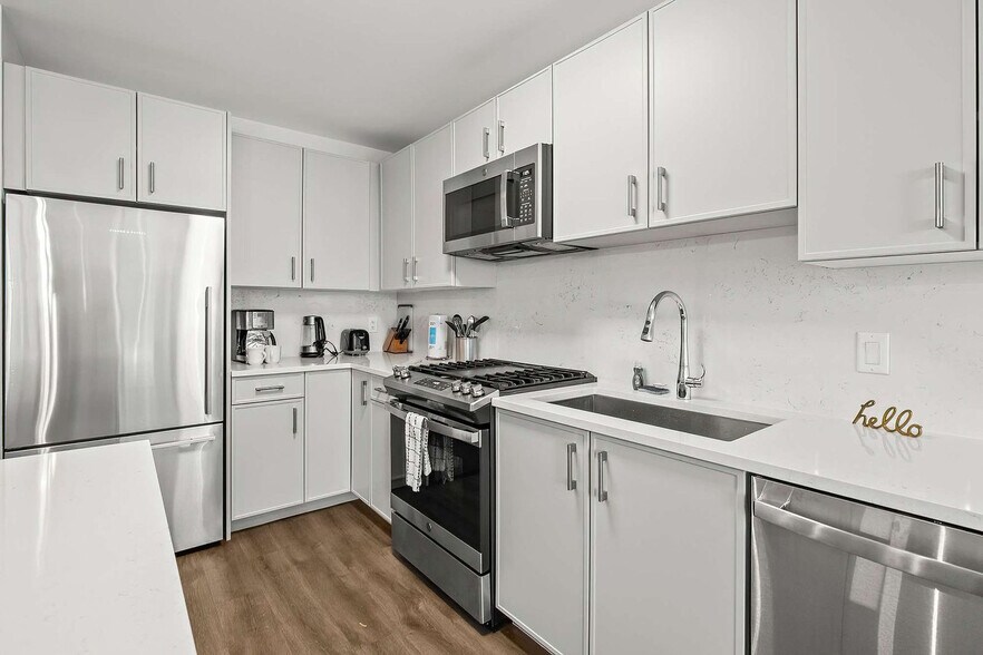 Building Photo - 355 Atlantic St