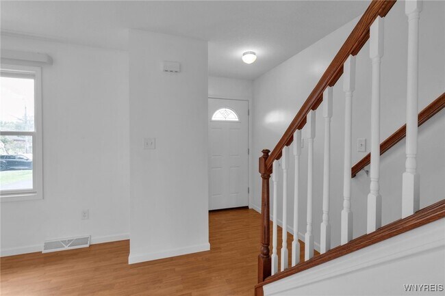 Building Photo - 940 Reserve Rd