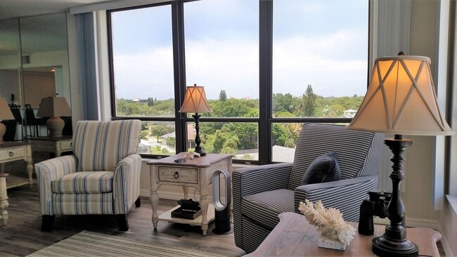 Building Photo - Seasonal Short-Term 2-Bedroom 2-Bathroom Condo located on Venice Island!