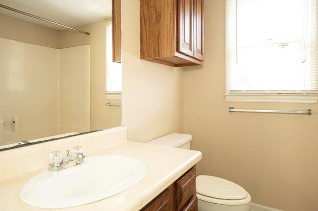 Building Photo - Campus Courtyard at Glenn #12