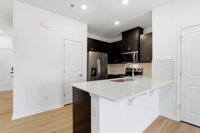 Building Photo - 10608 Brookside Reserve Rd