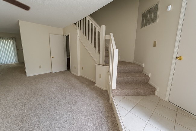 Building Photo - Coming Soon! 2 Bedroom Townhome!