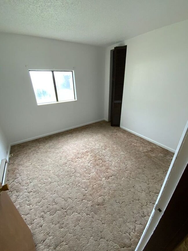 Building Photo - AVAILABLE NOW!!! Tacoma 2bdr 1 bath house w/ 2 car garage