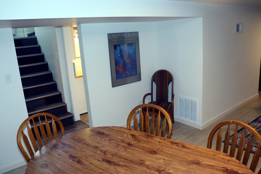 Family Room - 2021 11th Ave N