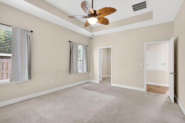 Building Photo - 4617 SW Keats St