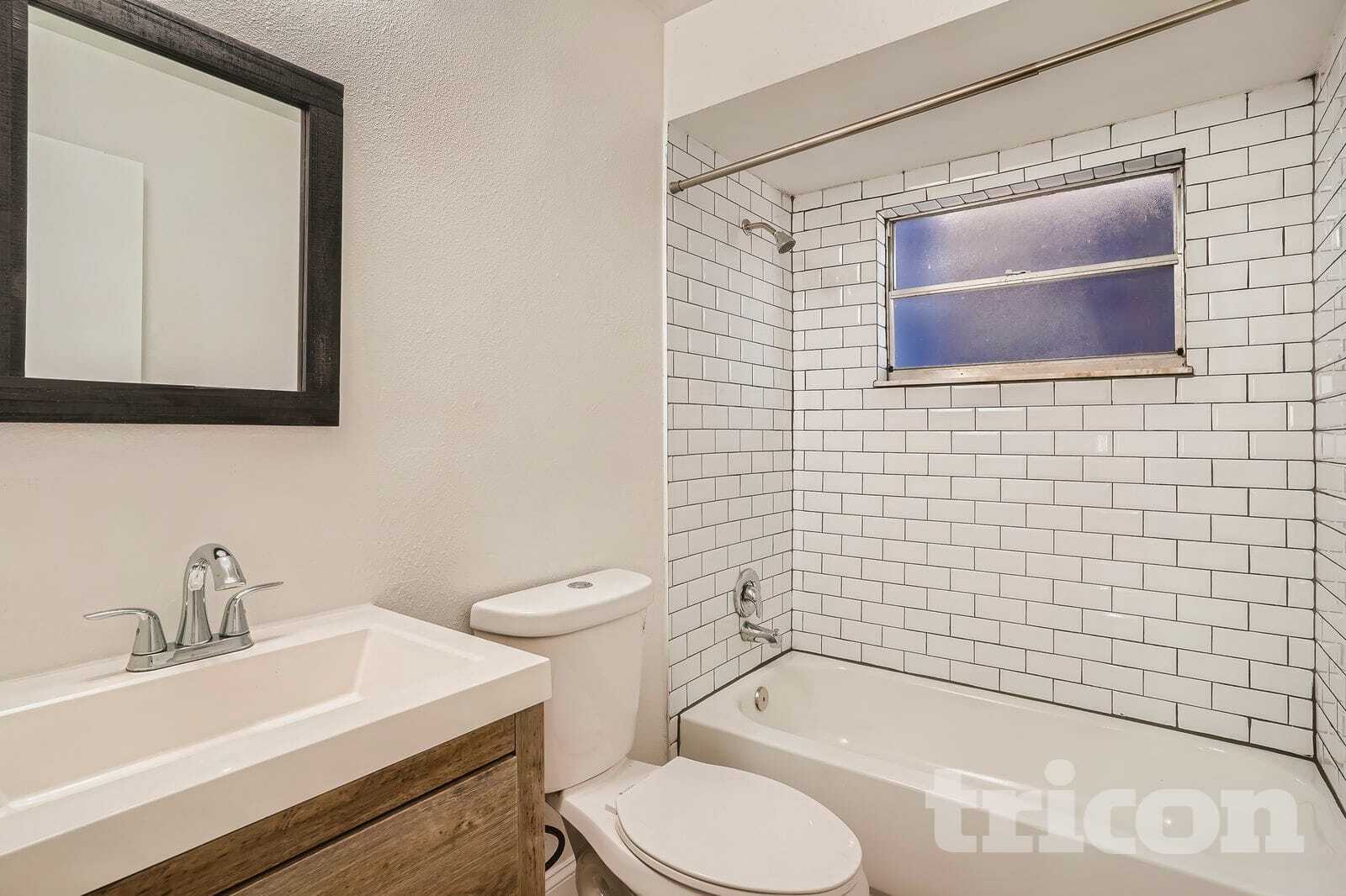 Building Photo - 4926 Haines Rd N