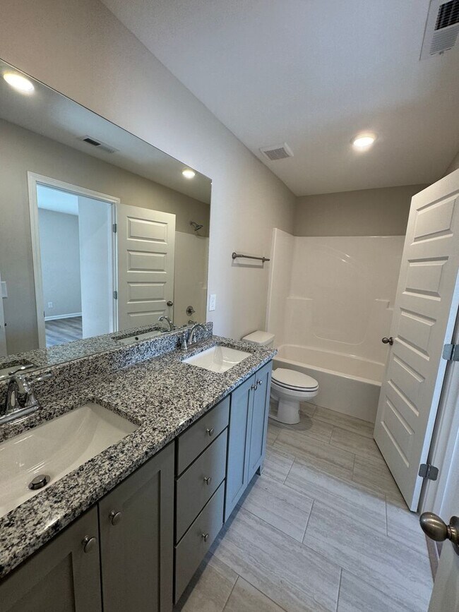 Building Photo - 207 Mountaindale Dr