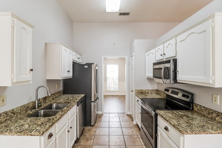 Building Photo - 9309 Garden Woods Cove