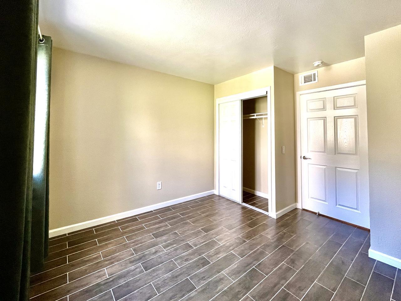 Building Photo - 1265 Kendall Dr