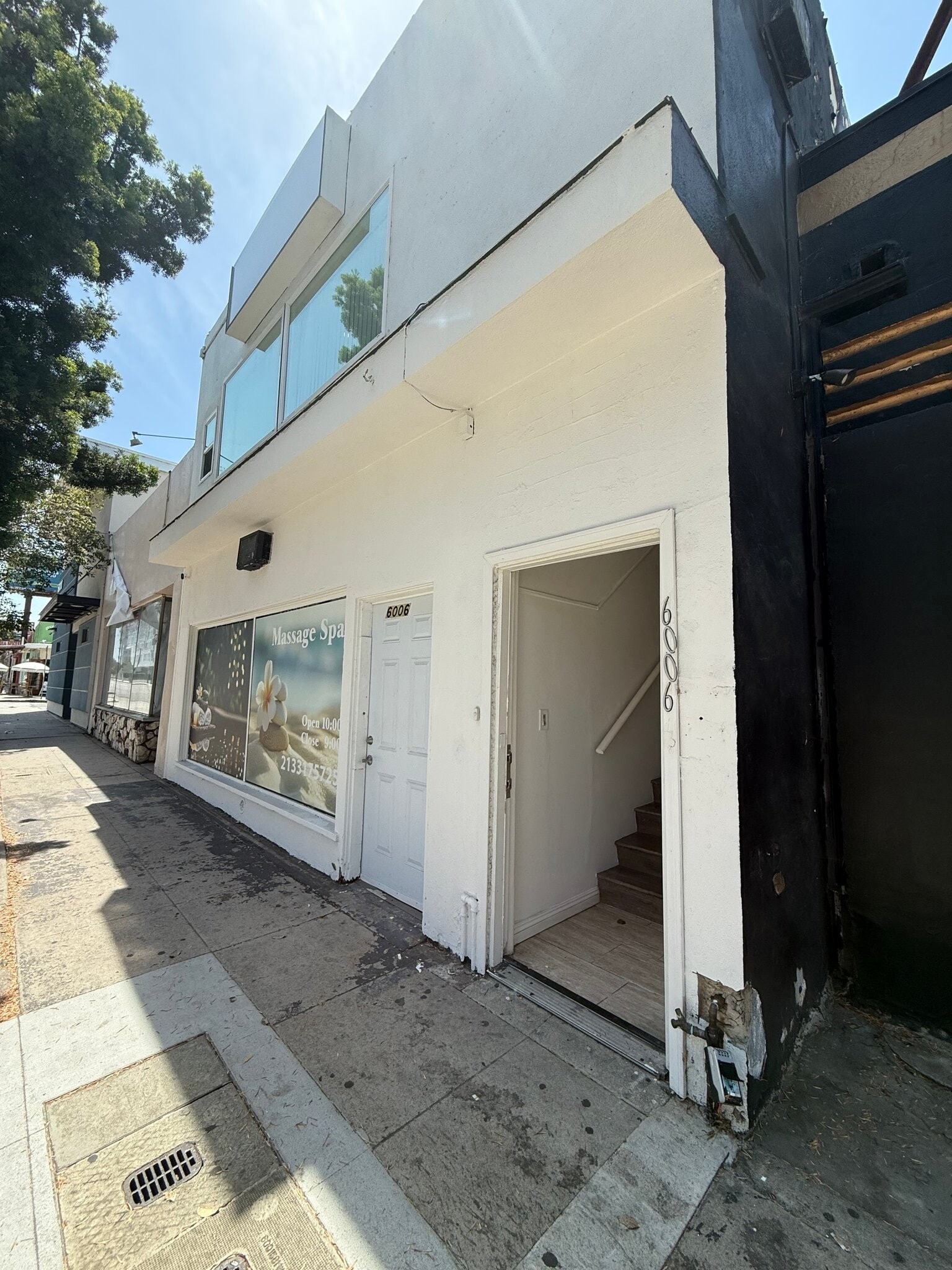 Building Photo - 6006 W Pico Blvd