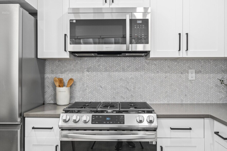 Building Photo - 430 S 400 W