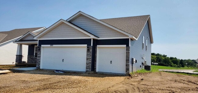 Building Photo - 5193 Mustang Dr