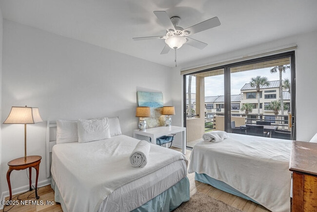 Building Photo - 810 Spinnakers Reach Dr