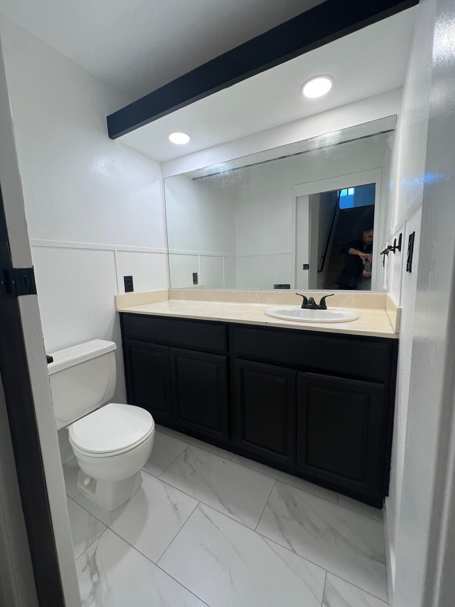 Building Photo - 2213 Huntington St