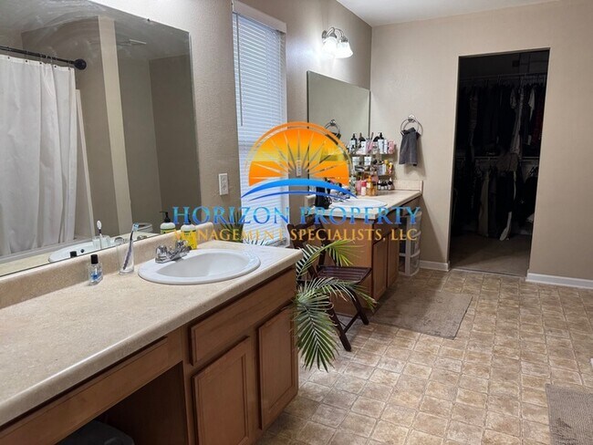 Building Photo - 15355 Tyler Mill Dr