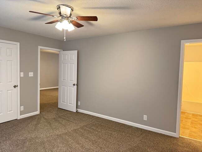 Building Photo - Sango! 3 Bed/2.5 Bath with unfinished base...