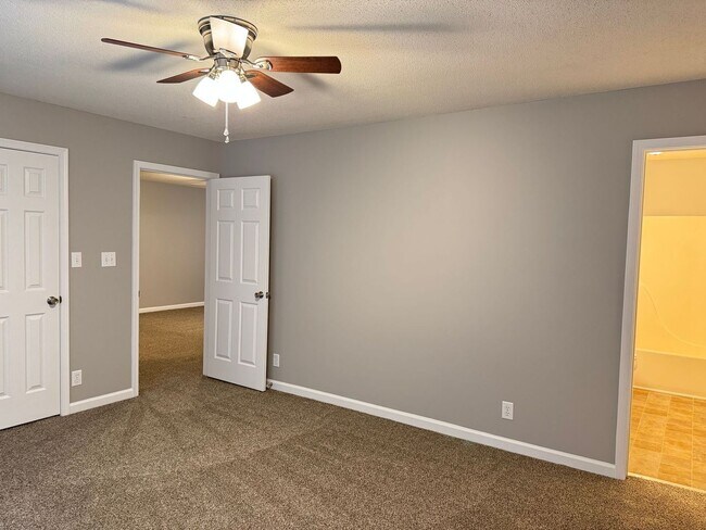 Building Photo - Sango! 3 Bed/2.5 Bath with unfinished basement! Great for Commuters to Nashville!
