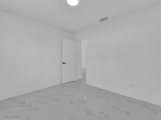 Building Photo - 4738-4740 Douglas Ln