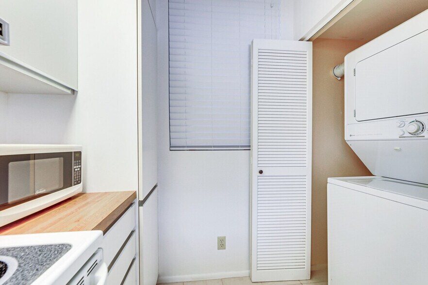 Building Photo - 1109 Gulf of Mexico Dr