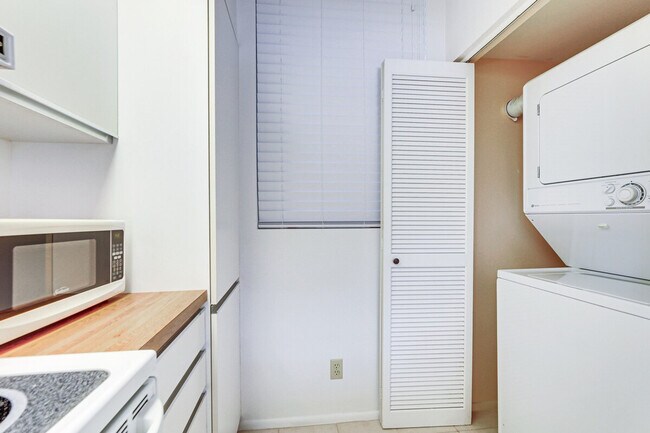 Building Photo - 1109 Gulf of Mexico Dr