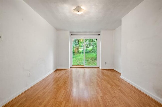 Building Photo - 823 Lilac St