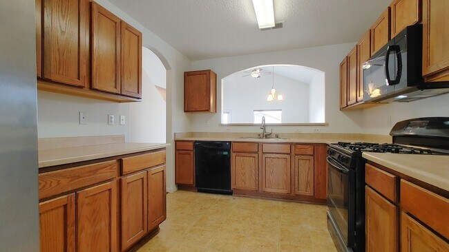 Building Photo - 2105 Margarita Dr SE