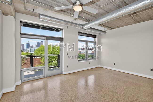 Building Photo - 309 E 5th St