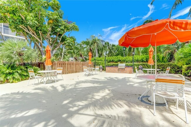Building Photo - 550 Ocean Dr