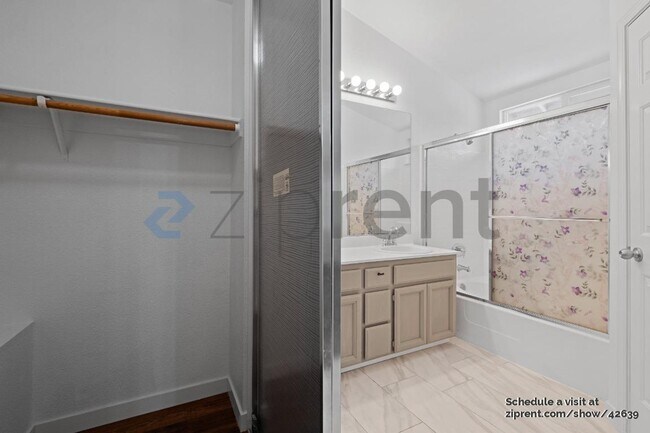 Building Photo - 741 Glencreek Dr