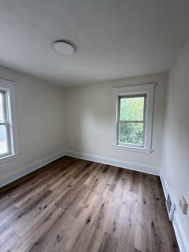 Building Photo - 3461 W 129th St