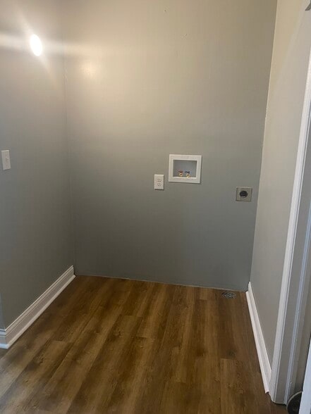 Laundry nook - 224 N Yencer St