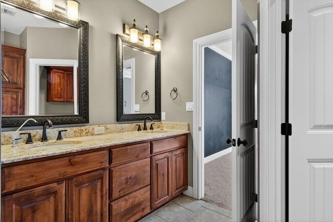 Building Photo - 1122 Porterfield Rd