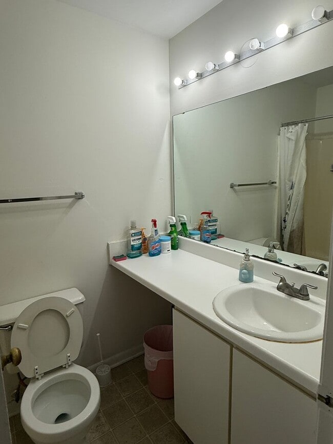 Building Photo - Easy Living Near Virginia Tech – 3BR Condo in University Place