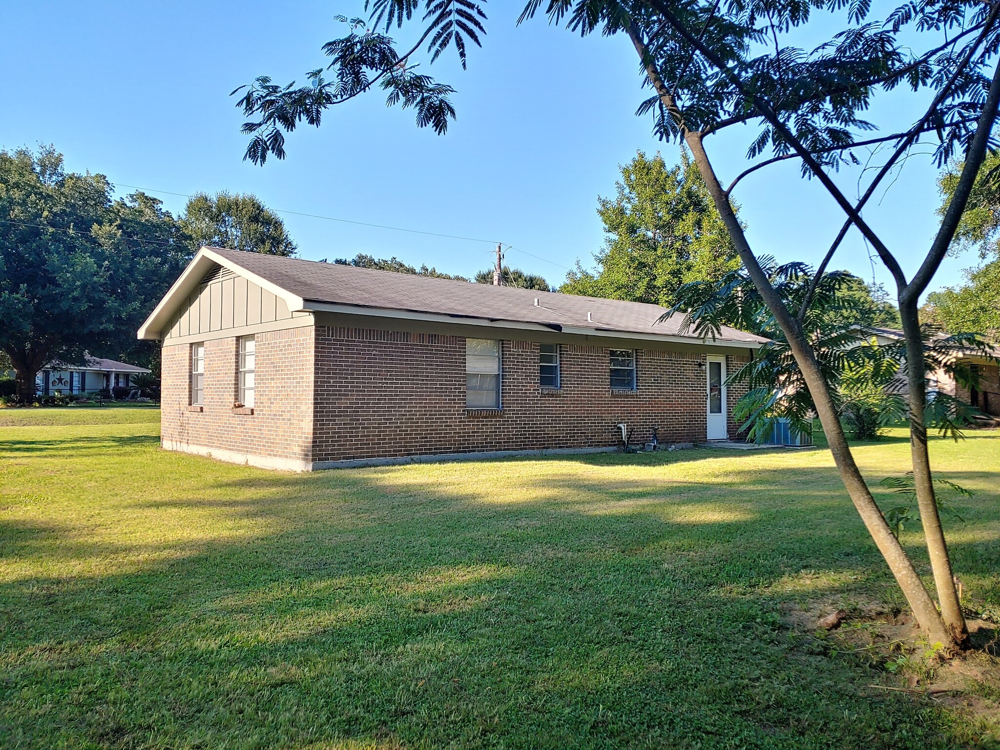 Building Photo - 2065 Marion Dr S