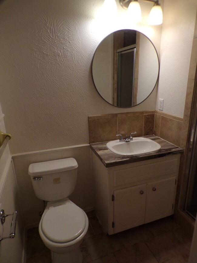 Building Photo - Great home located in Parklane