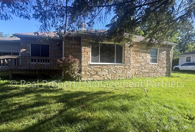 Building Photo - Charming 3 Bed 1 Bath Corner-Lot Ranch on 0.25+ Acres - Lawncare Included