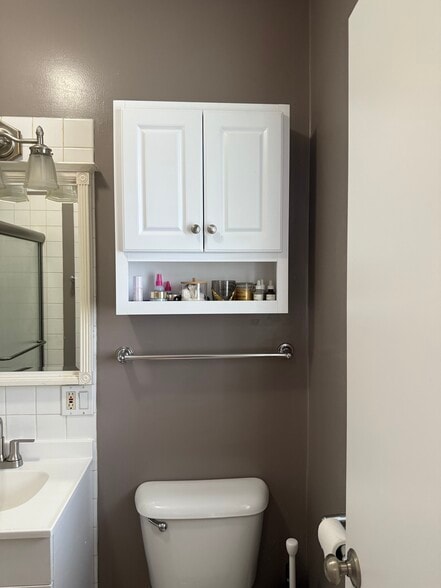 Building Photo - 1952 W George St