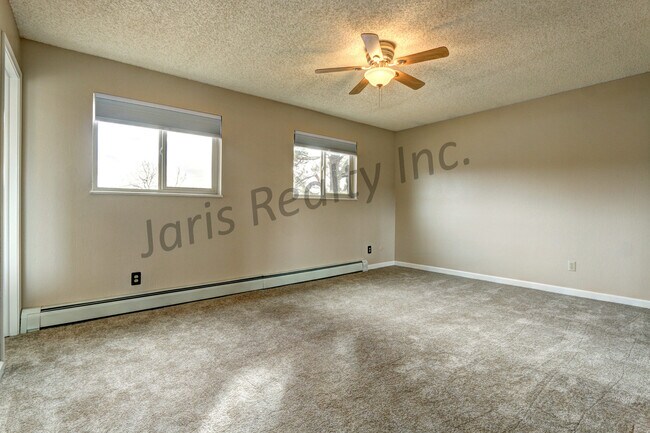 Building Photo - Charming Cul-De-Sac Home Near Downtown Castle Rock. Fantastic Fenced Backyard!