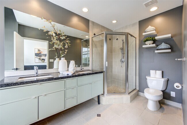 Building Photo - 1312 Live Oak St