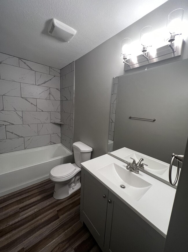 Building Photo - 2834 SE Glenside Ct