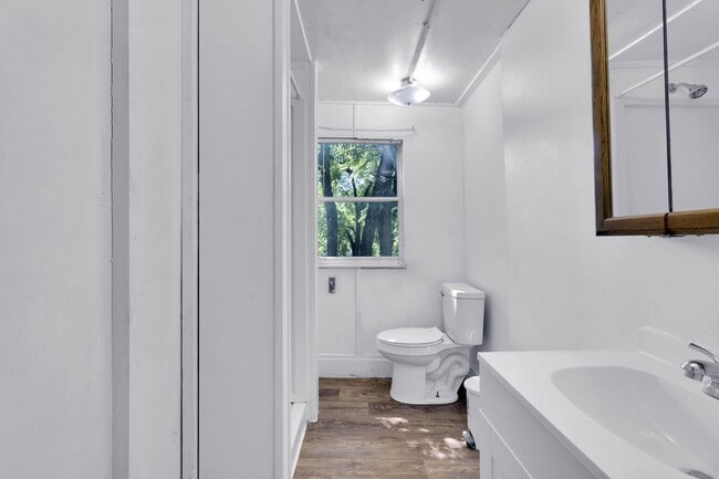 Building Photo - 352 Stewart St