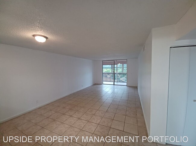 Building Photo - 2820 Somerset Dr