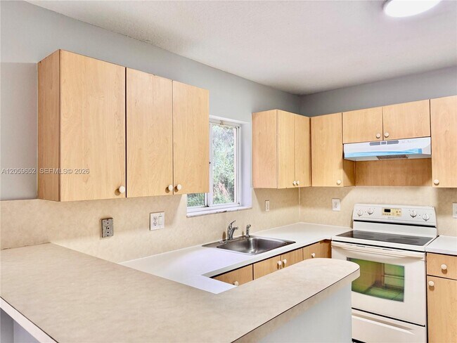 Building Photo - 1250 SE 31st Ct