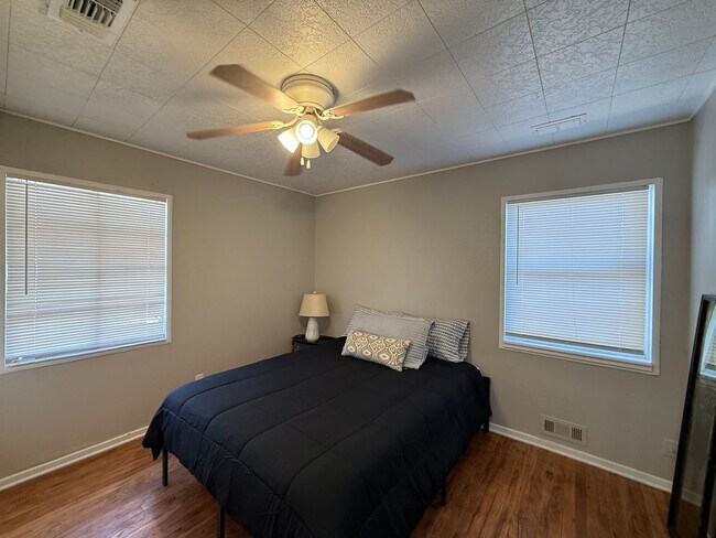 Building Photo - Furnished Short Term Rental